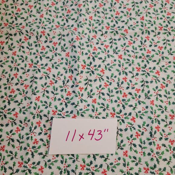 Cotton Fabric Lot Christmas Holly Green Red Floral Print 7 Pc Quilting Crafts - Picture 4 of 16